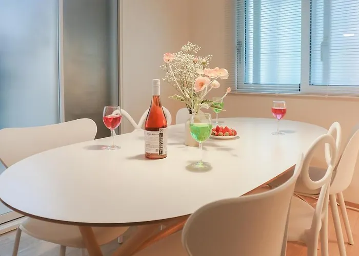 Sun&smile - 20min To Gangnam, 30mins To Hongdae, 2 Bedroom, Max 7pax 아파트